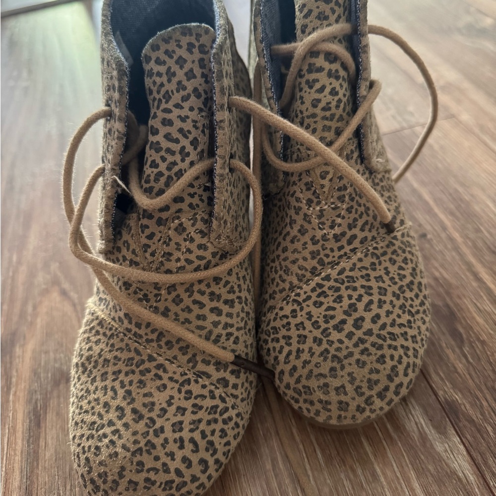 Leopard Print Tom’s Wedge Shoes